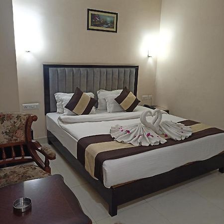 Hotel Jmd International 卡蒂哈尔 外观 照片