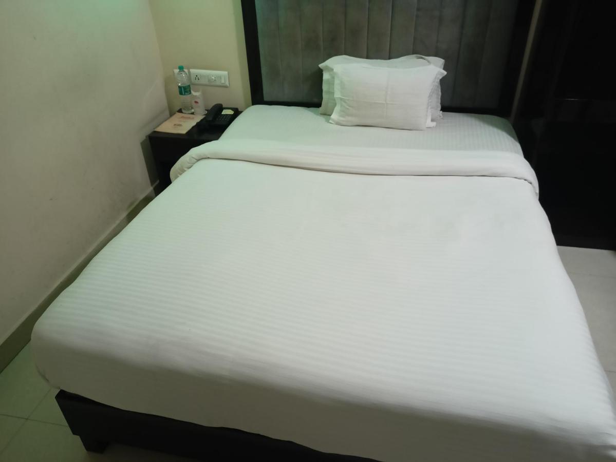 Hotel Jmd International 卡蒂哈尔 外观 照片