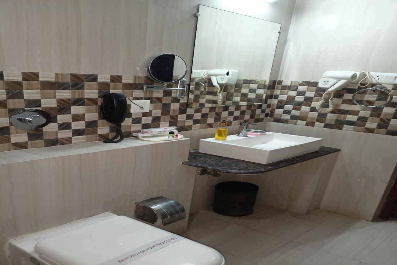 Hotel Jmd International 卡蒂哈尔 外观 照片