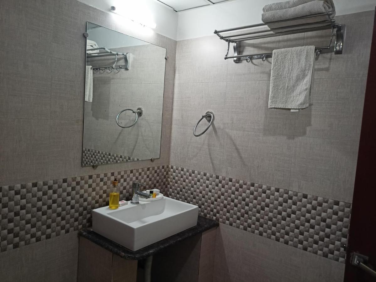Hotel Jmd International 卡蒂哈尔 外观 照片