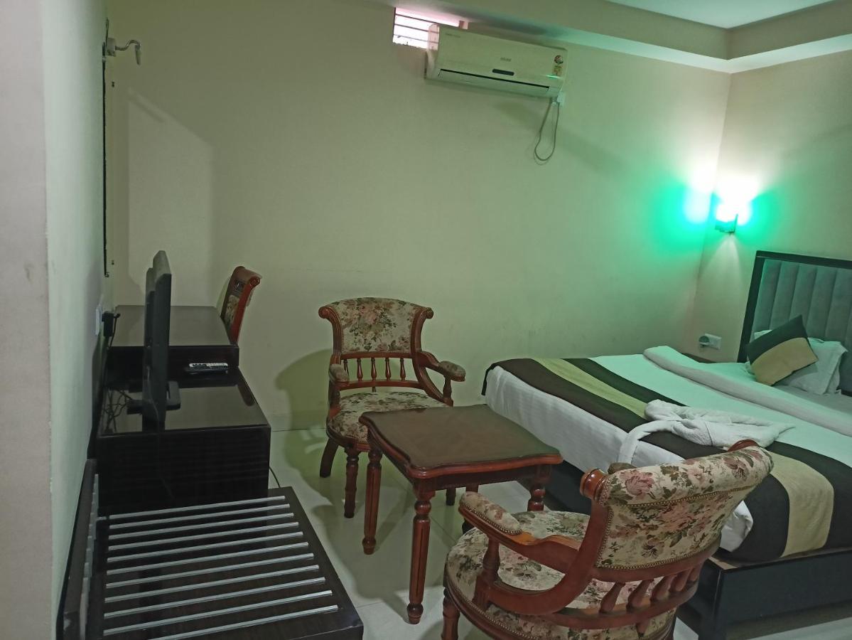 Hotel Jmd International 卡蒂哈尔 外观 照片