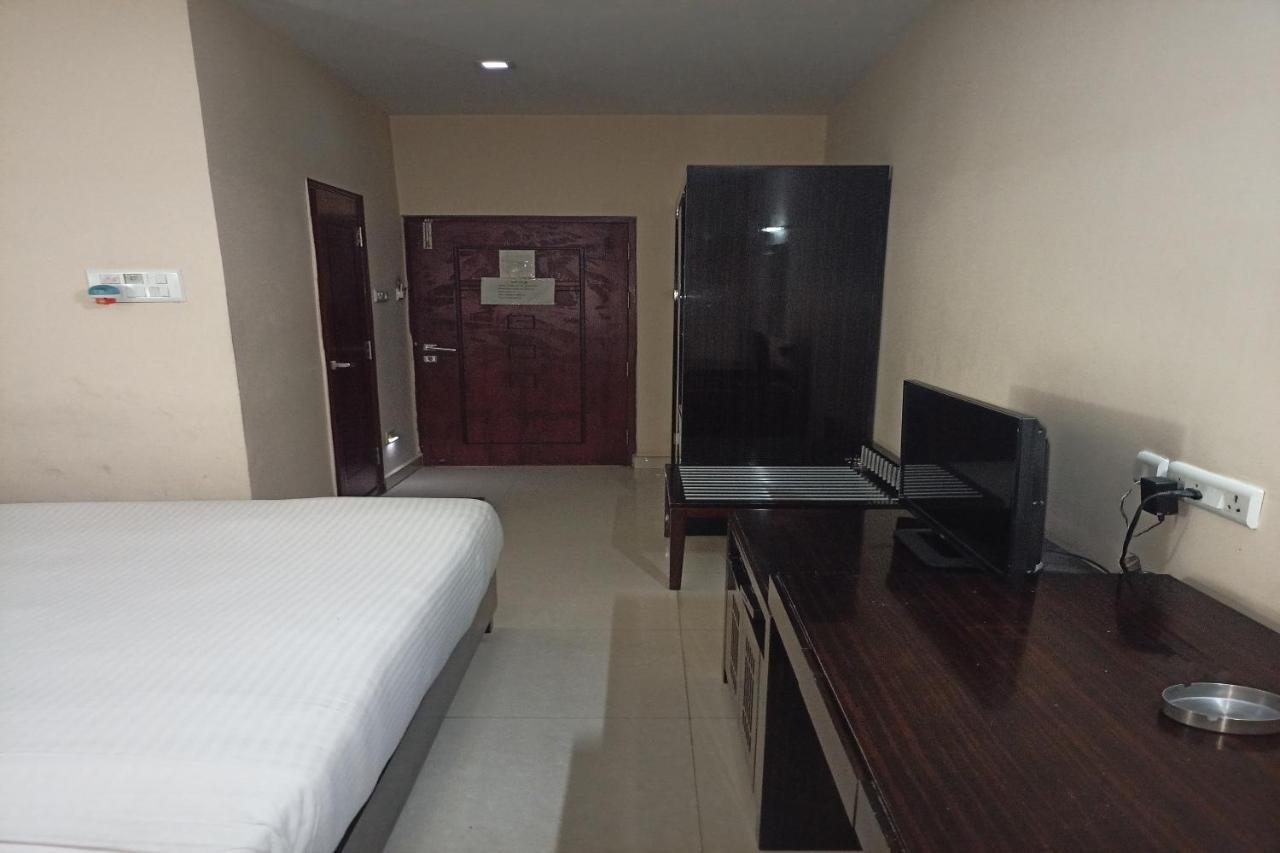 Hotel Jmd International 卡蒂哈尔 外观 照片