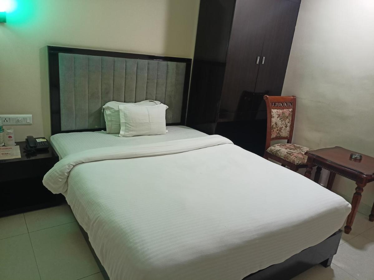 Hotel Jmd International 卡蒂哈尔 外观 照片