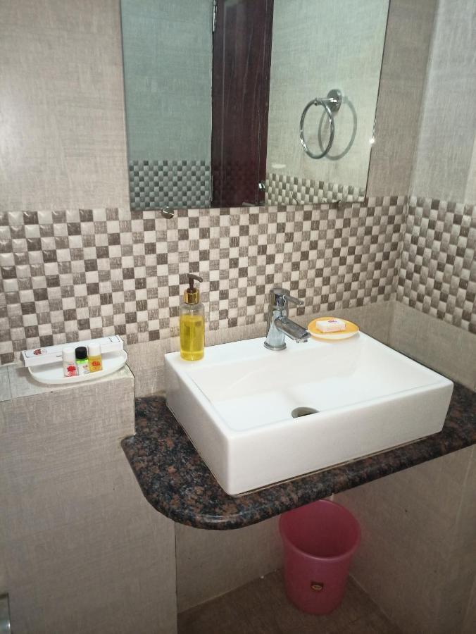 Hotel Jmd International 卡蒂哈尔 外观 照片